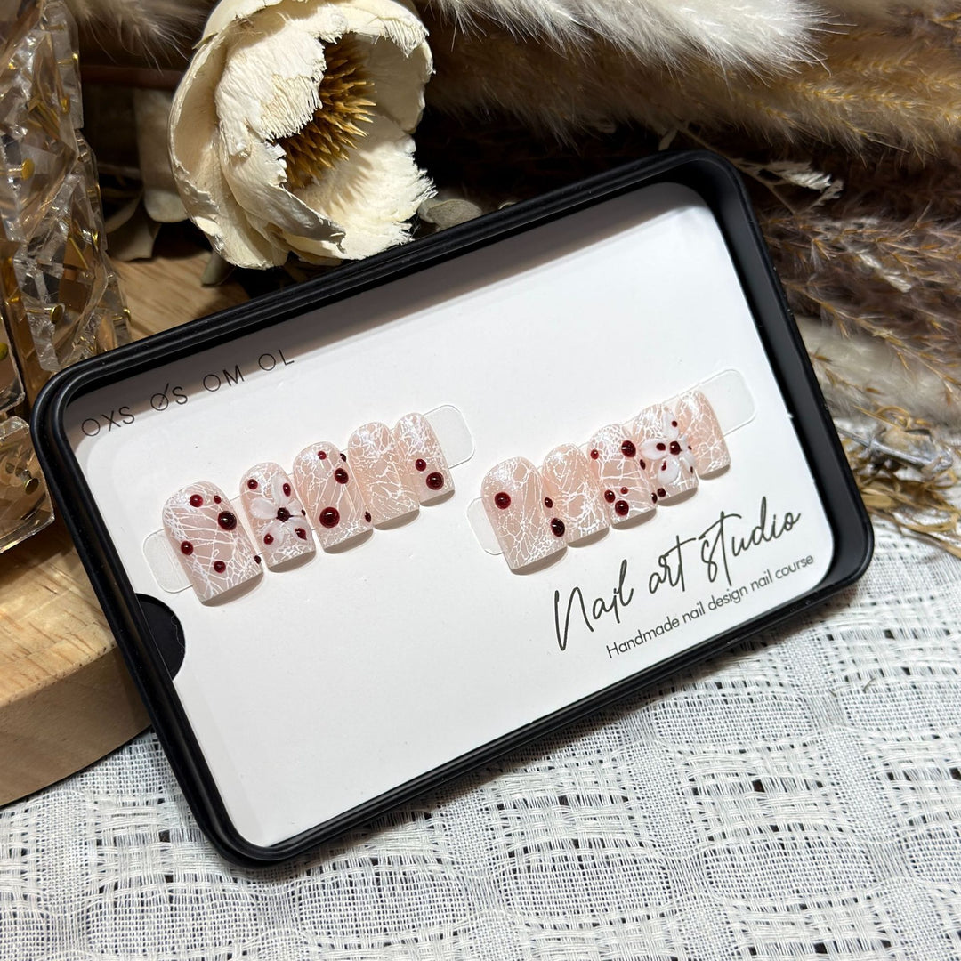 Artistic Press-On Nail Art Set with Unique Design Bowlift
