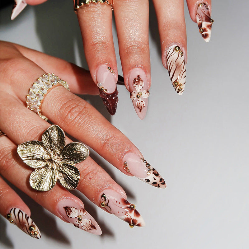 Creative Nail Design Set with Elegant Accents Bowlift