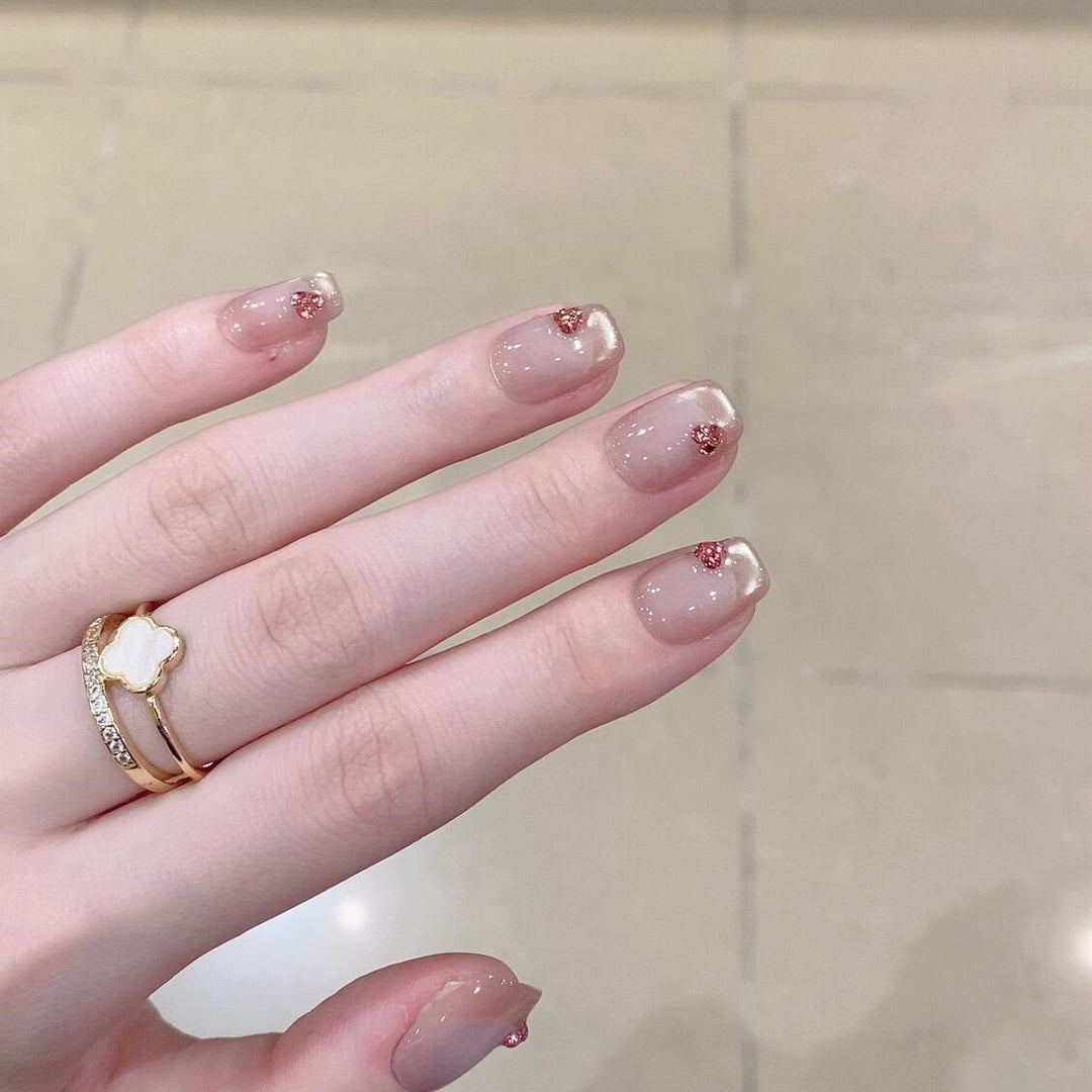 Artificial nails with elegant glitter details Bowlift