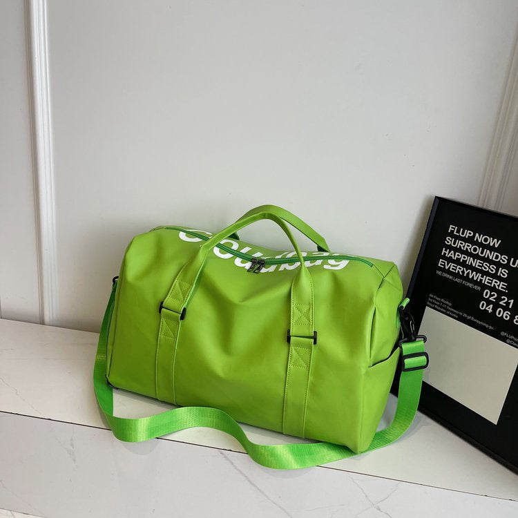 Sporty travel bag with robust design and adjustable shoulder strap Bowlift