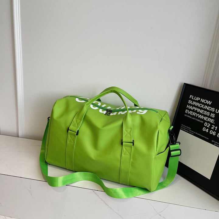 Sporty travel bag with robust design and adjustable shoulder strap Bowlift