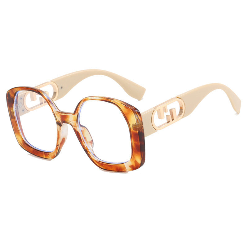 Women oversized sunglasses with extravagant geometric frame and elegant accents Bowlift