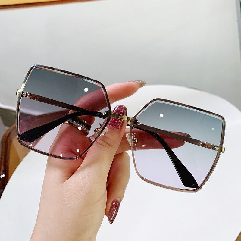 Ladies fashionable square sunglasses with polarized lenses Bowlift