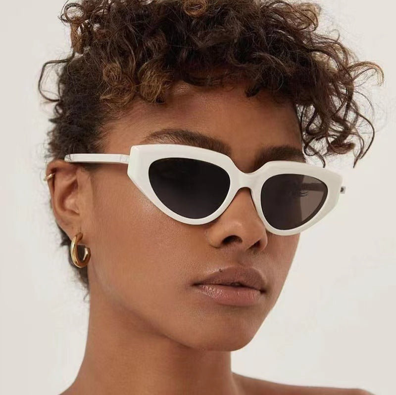 Ladies stylish Cat-Eye Sunglasses with durable plastic frame Bowlift