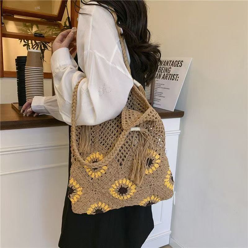 Stylish and Spacious Shopping Bag Bowlift
