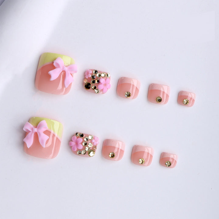 Artful toenails with elegant 3D decorations Bowlift