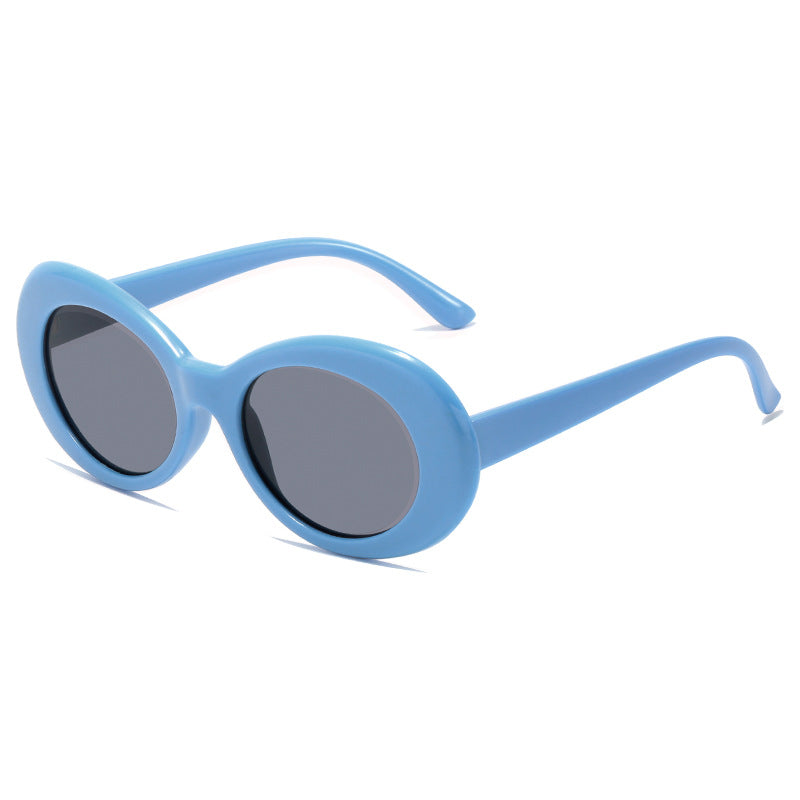 Ladies retro-inspired sunglasses with an elegant, oval frame Bowlift