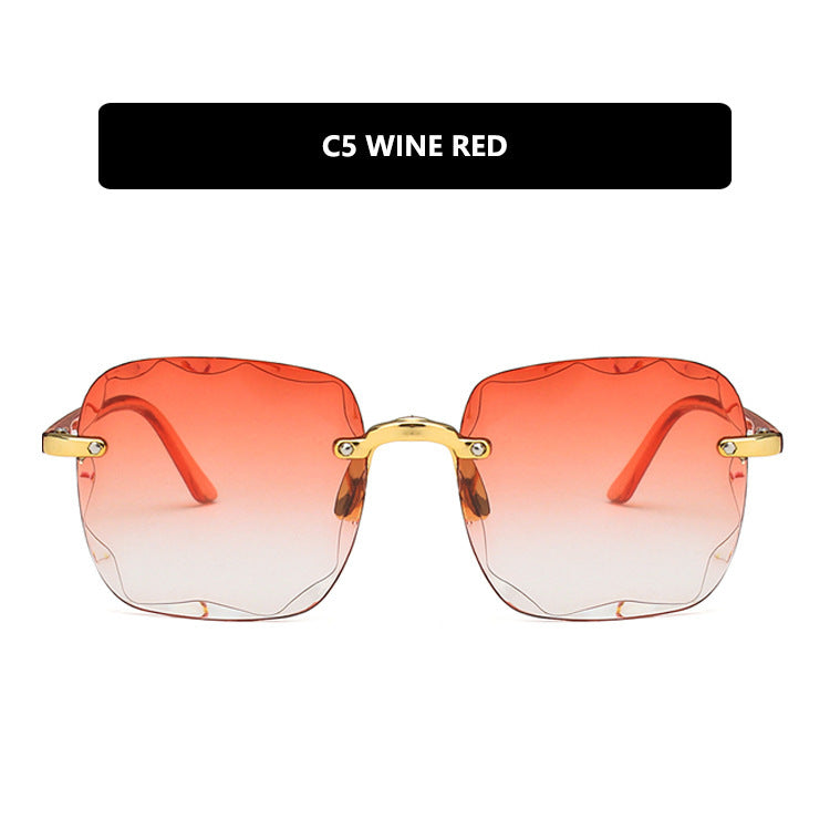 Women's trendy square sunglasses with luxurious metal frame Bowlift