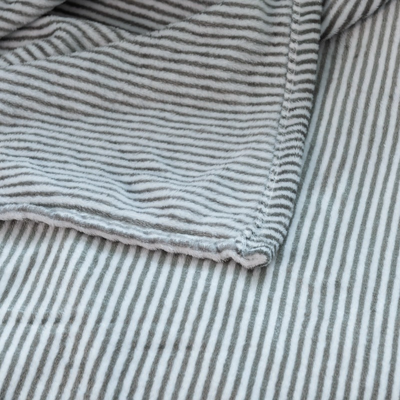Ladies' Throw Blanket Bowlift