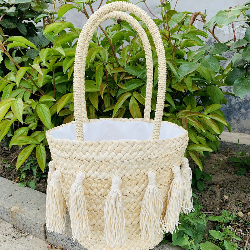 Trendy basket bag with tassels Bowlift