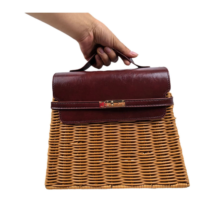 Ladies elegant woven handbag with wooden lid Bowlift