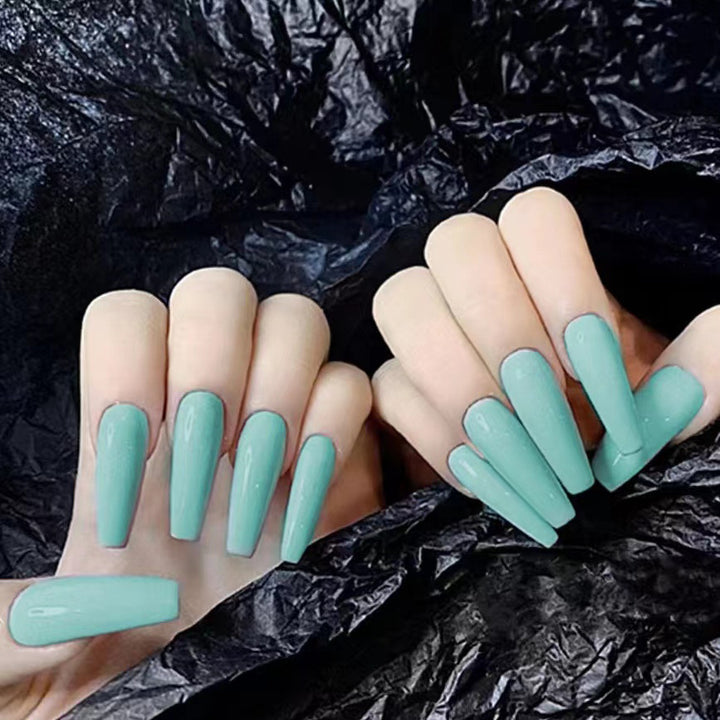 Acrylic Nail Set in Elegant Stiletto Design Bowlift