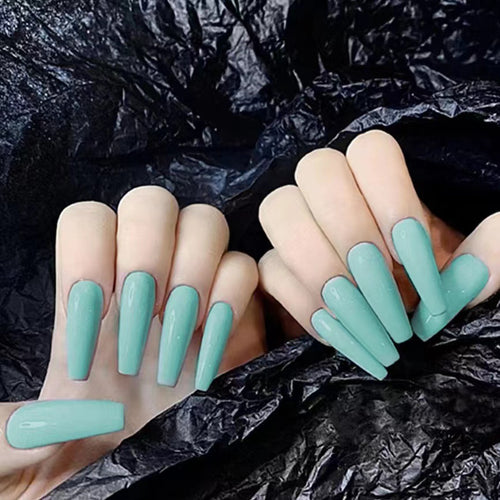 Acrylic Nail Set in Elegant Stiletto Design Bowlift