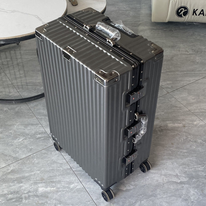 Hard-shell suitcase with integrated combination lock and silent wheels Bowlift