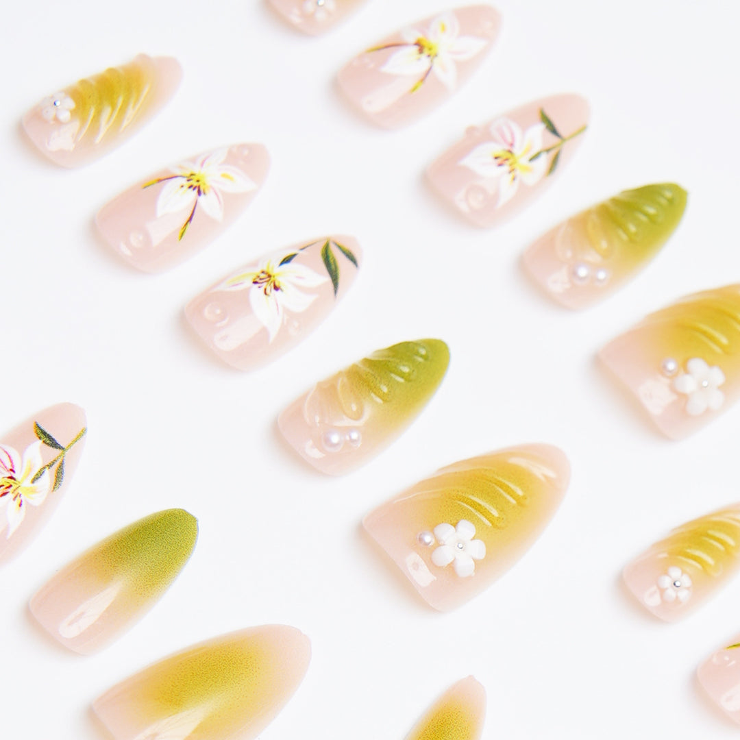 Extravagant Art Nails Bowlift