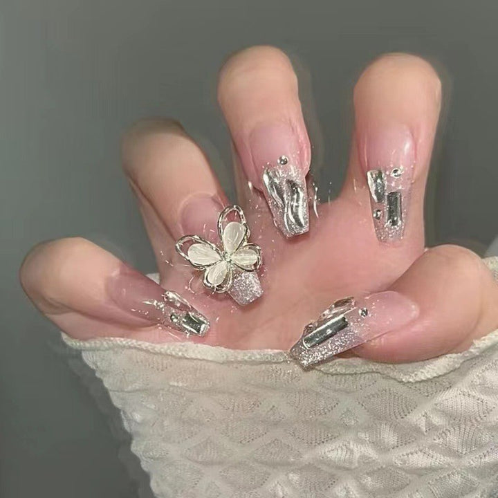 Artificial nails with glamorous accents Bowlift