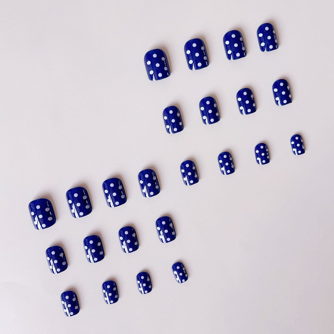 Nail set with stylish dots Bowlift