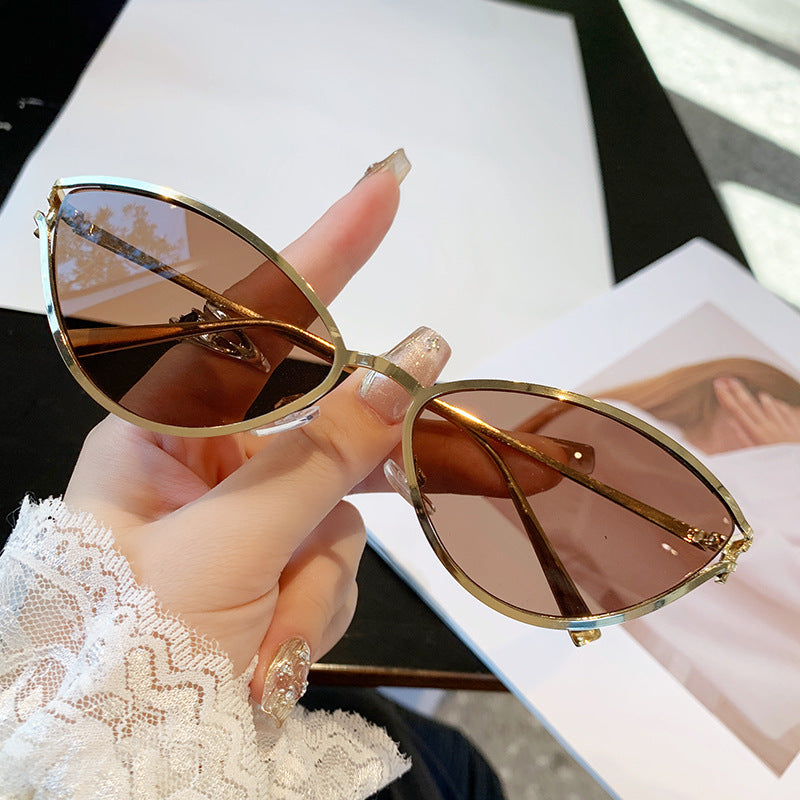 Ladies Cat-Eye Sunglasses with Elegant Metal Frame and UV Protection Bowlift