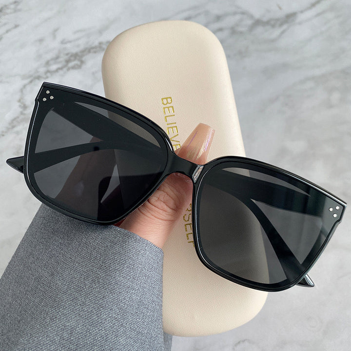 Women's fashionable oversized sunglasses in retro style Bowlift