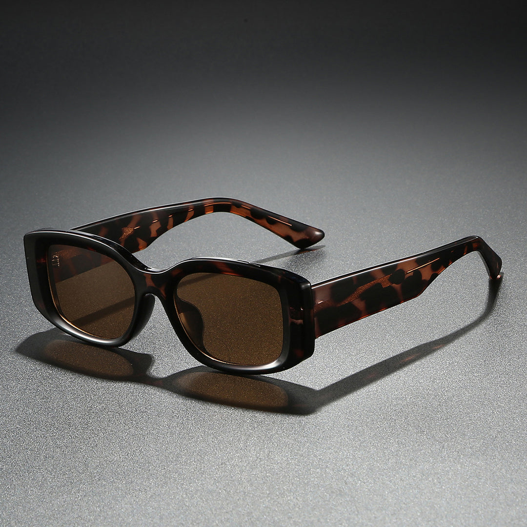 Ladies stylish sunglasses in a trendy, square frame Bowlift