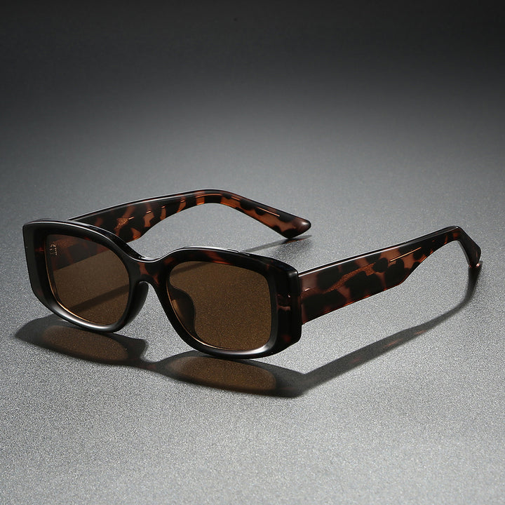Ladies stylish sunglasses in a trendy, square frame Bowlift