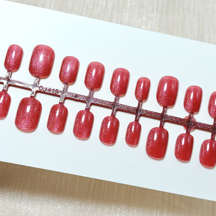 High-gloss artificial nails with fine glitter effect Bowlift