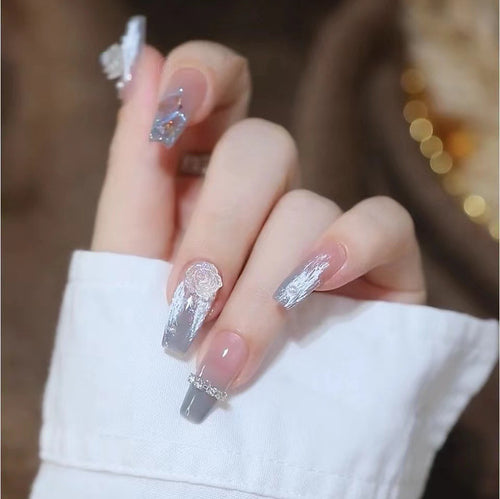Exquisite and creative nail art Bowlift
