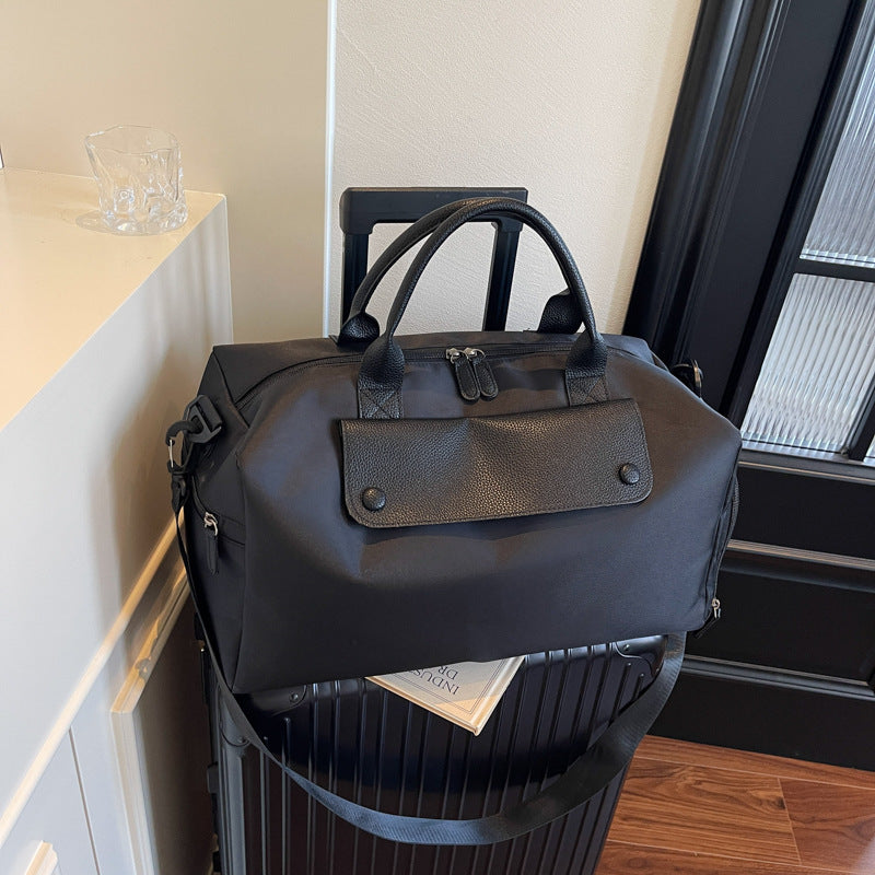 Travel bag with practical compartments Bowlift