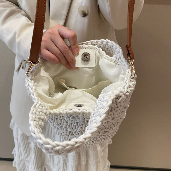 Fashionable handbag with stylish structure pattern Bowlift