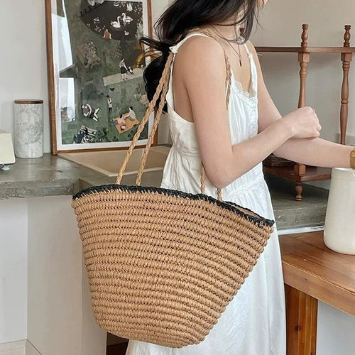 Handmade beach bag with wide bottom and sturdy handle Bowlift