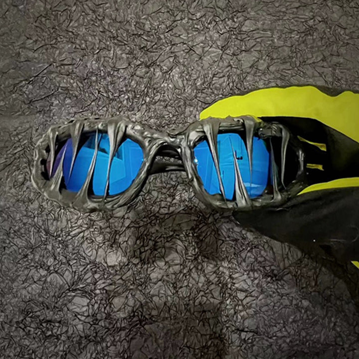 Women's sports sunglasses with innovative monster design Bowlift