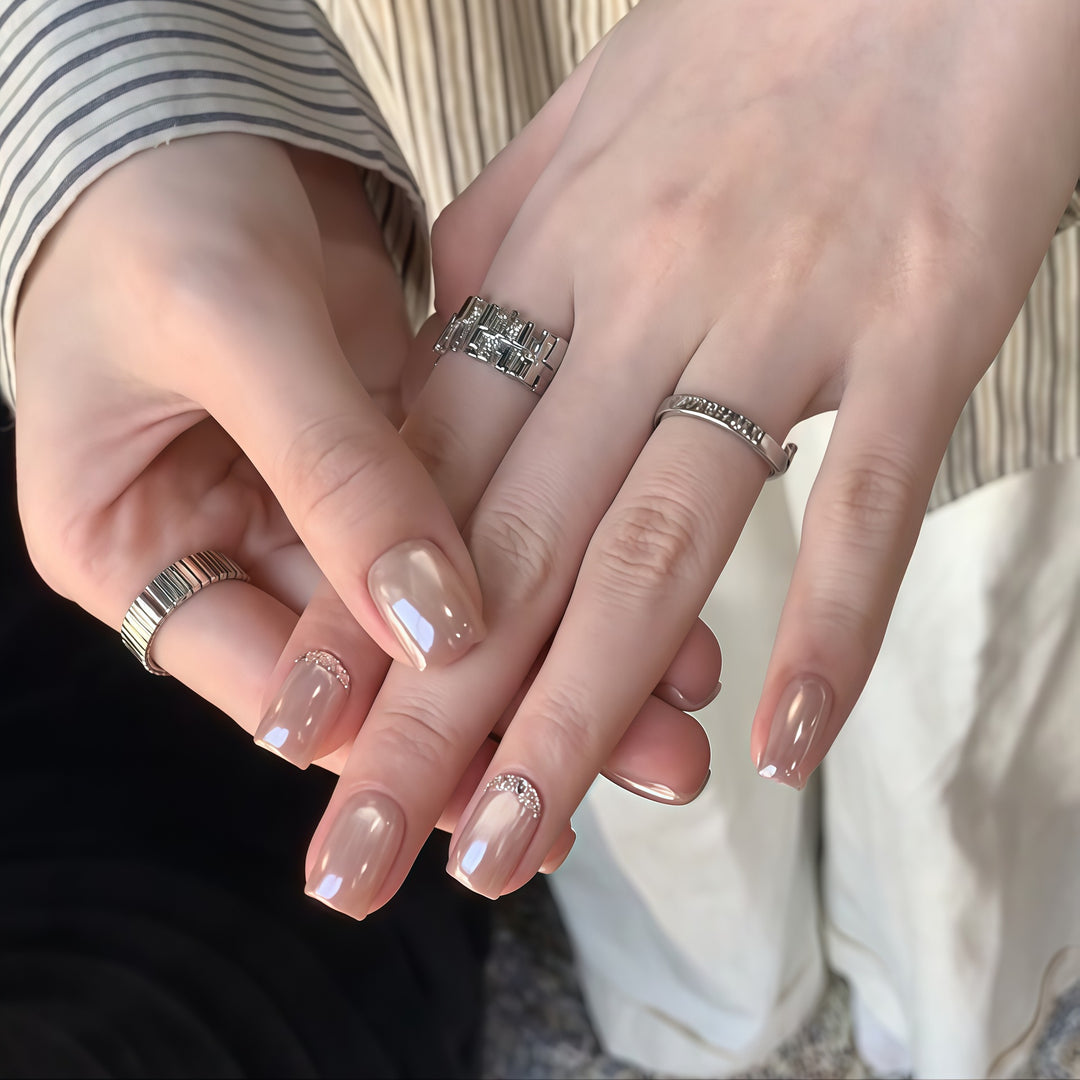 Artificials nails with precious shimmering accents Bowlift
