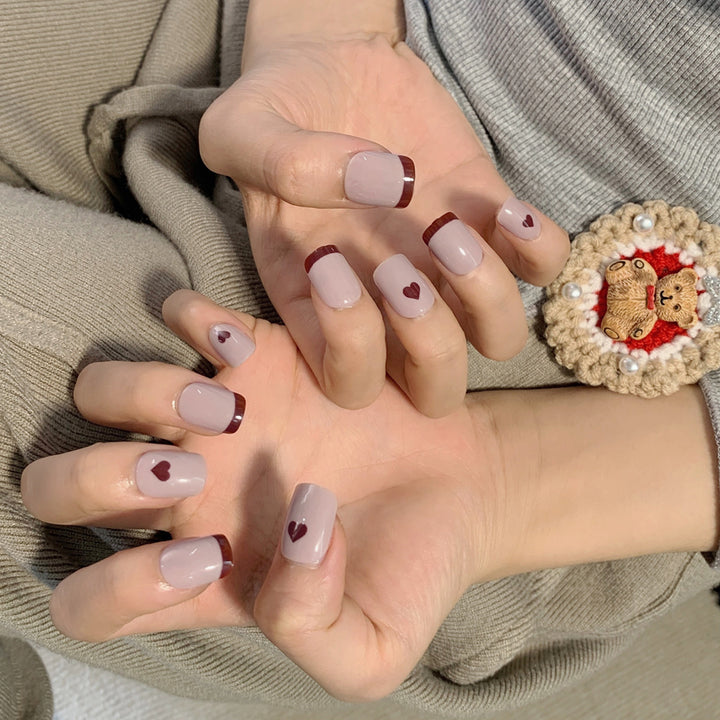 Artful nail extensions with an elegant leaf pattern Bowlift