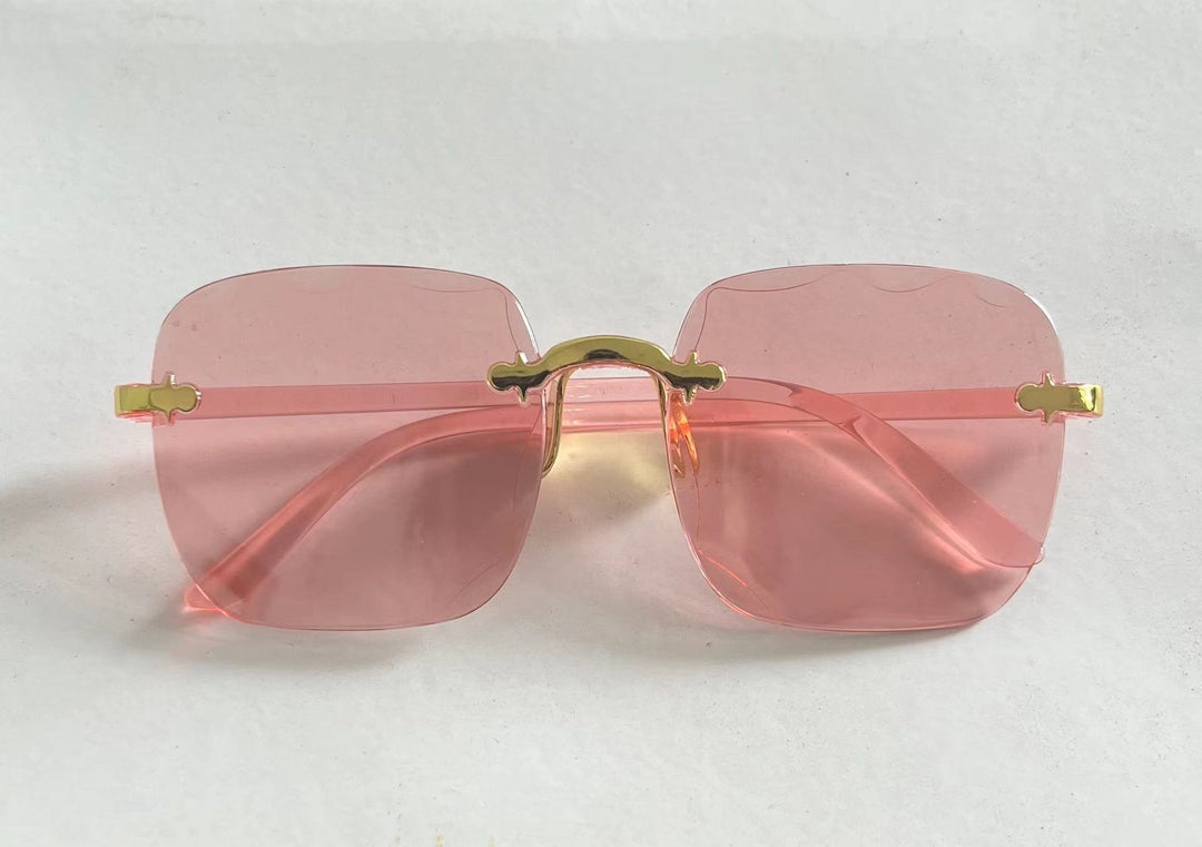 Ladies oversized sunglasses with unique design elements Bowlift