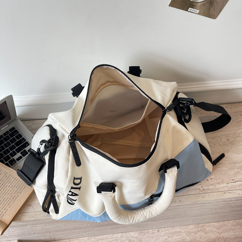Sporty travel bag with various compartments and durable material Bowlift