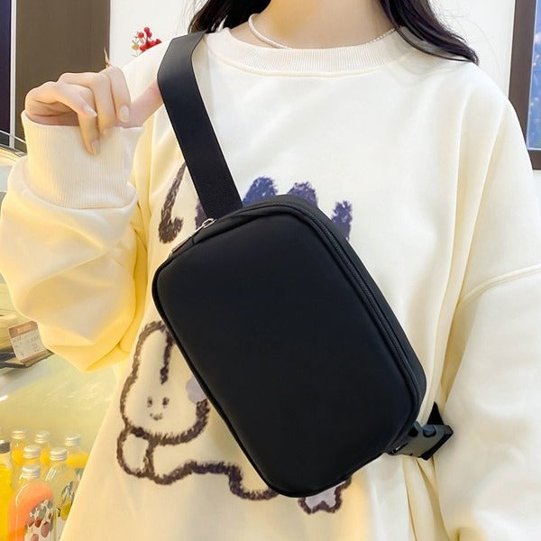 Fashionable fanny pack in minimalist form Bowlift