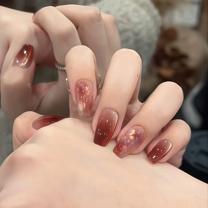 Artificial nails with elegant gradient and golden accents Bowlift