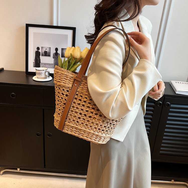 Braided raffia shoulder bag with leather handles Bowlift