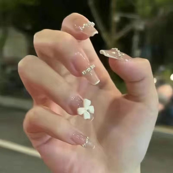 Artificial nails with elegant bow accents and pearl decorations Bowlift