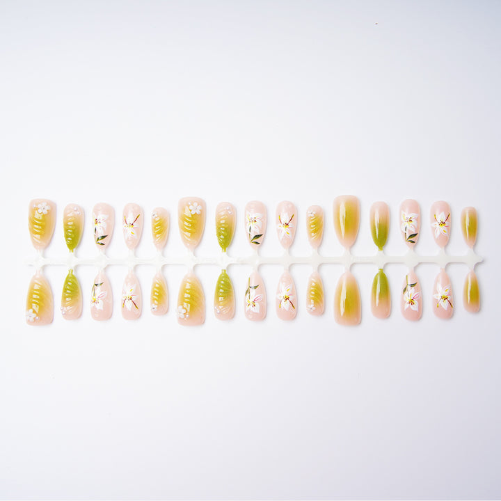 Extravagant Art Nails Bowlift