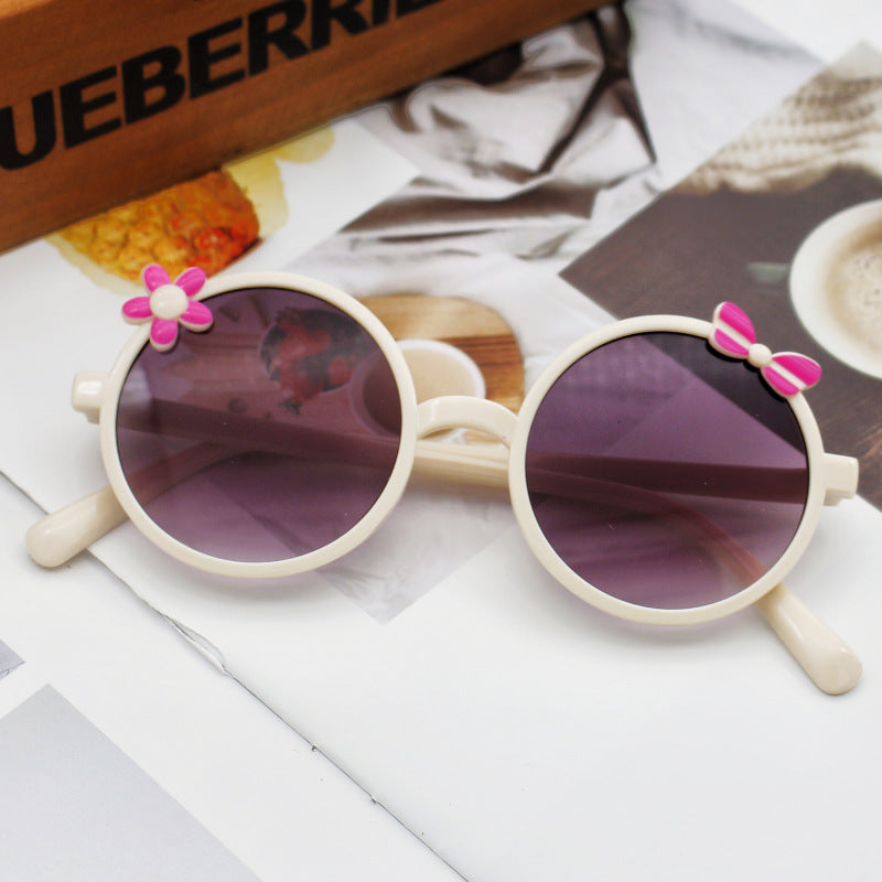 Ladies sunglasses with playful floral accents Bowlift