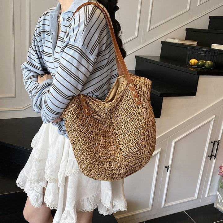 Elegant Bast shoulder bag with leather accents Bowlift