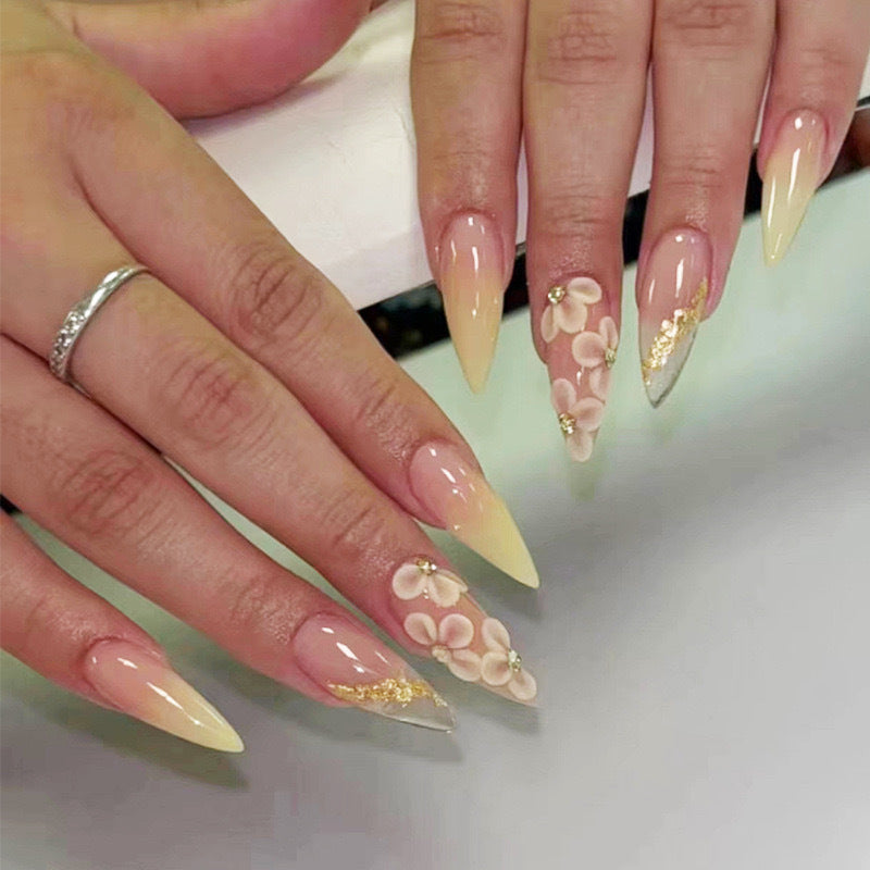 Artificial nail set with filigree flower decorations and elegant shine Bowlift