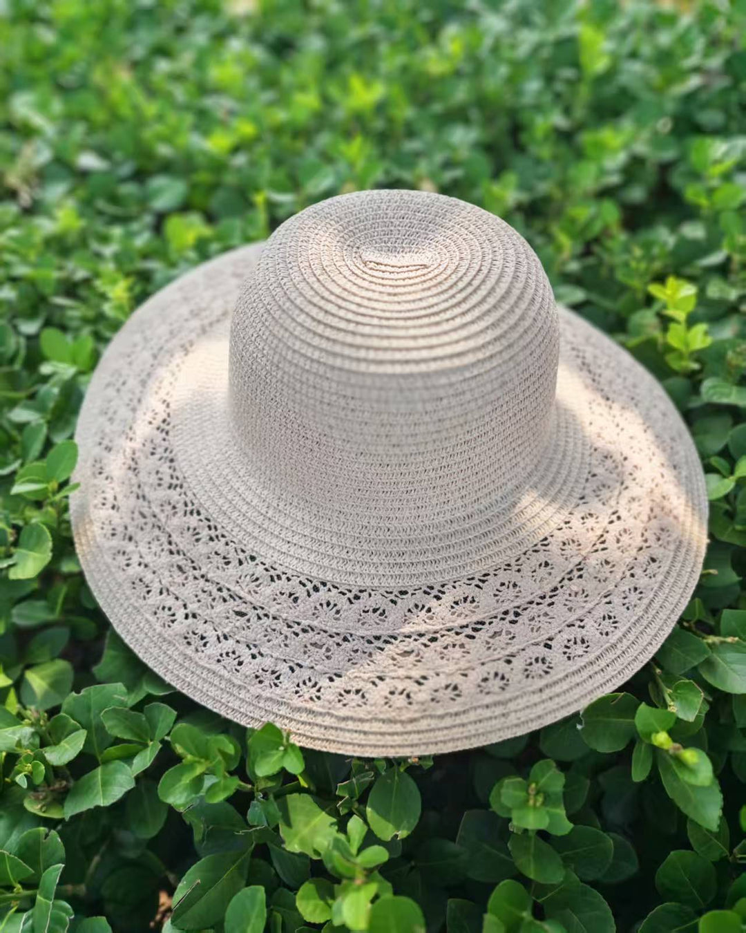 Sun hat with elegant crochet trim Bowlift