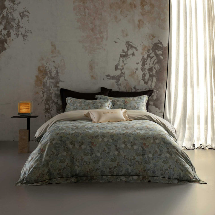 Bed linen set with subtle leaf and feather jacquard made of cotton percale