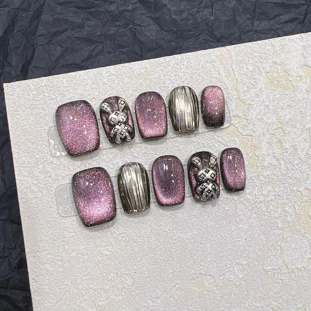 Glamorous Press-On Nail Art Set with Elegant Metallic Accents Bowlift