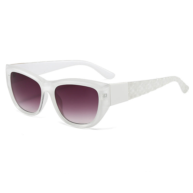 Ladies Cat-Eye Sunglasses with elegant, transparent frame Bowlift