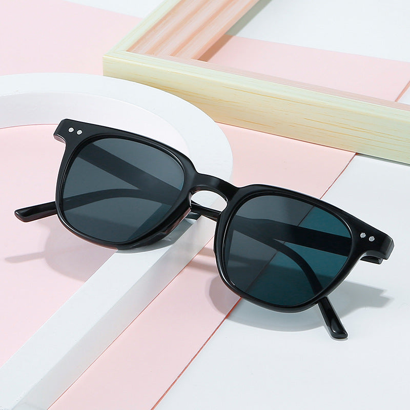 Ladies fashionable sunglasses with high-quality UV protection and comfortable frame Bowlift