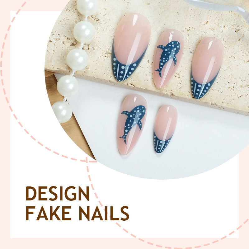 Creative nail set with maritime design Bowlift
