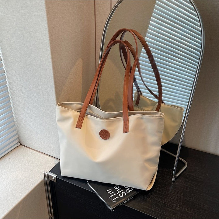 Elegant shoulder bag Bowlift
